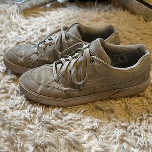 Nike Men's Light Gray Sneakers